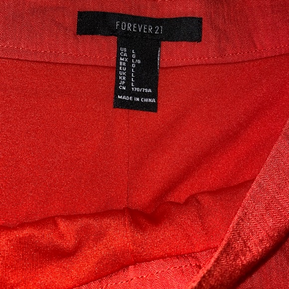 New with tags Embroidered Fabric Shorts - Picture 3 of 3